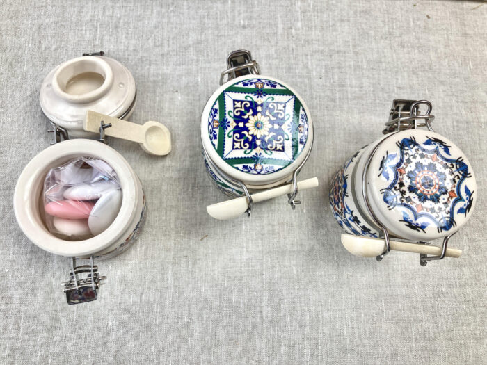Bomboniera in ceramica: barattolino 6 cm - immagine 3