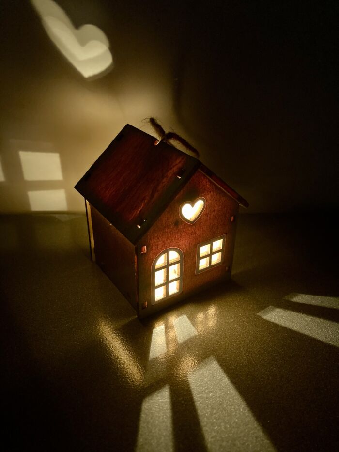 Casetta legno, luminosa - immagine 3